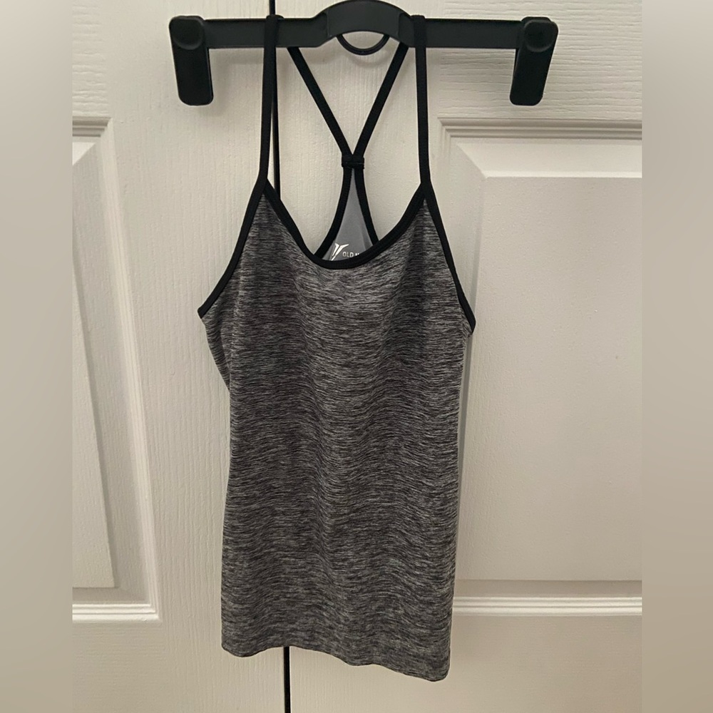 Athletic tank top, very breathable, built in training bra